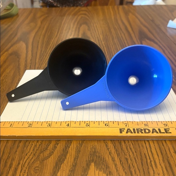 Tupperware Set of 2 Funnels - Brand New - Picture 3 of 8